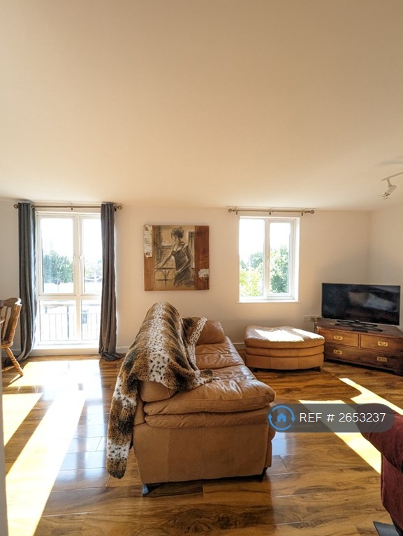 2 bedroom flat in Vellacot Close, Cardiff, CF10 (2 bed) (#2653237)