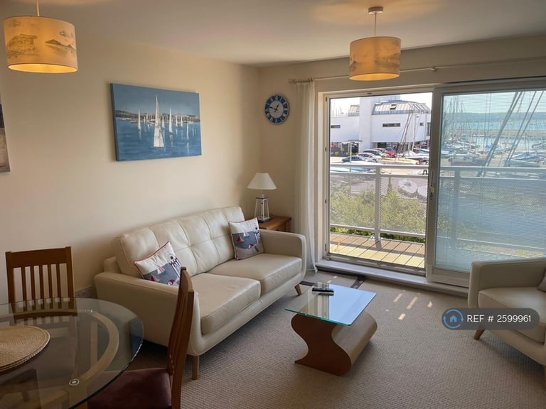 1 bedroom flat in Guillemot House, Poole, BH15 (1 bed) (#2599961)