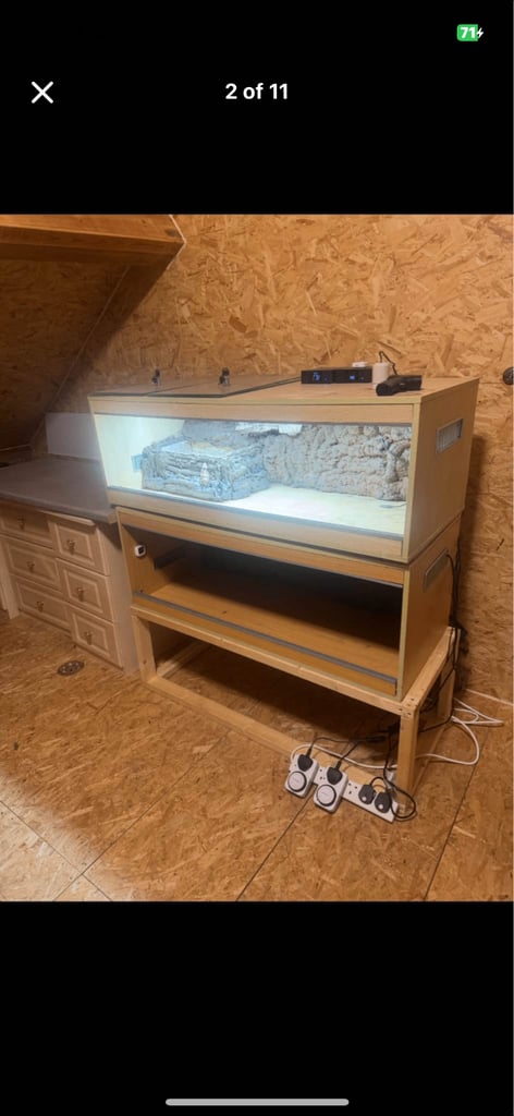 Snake enclosure
