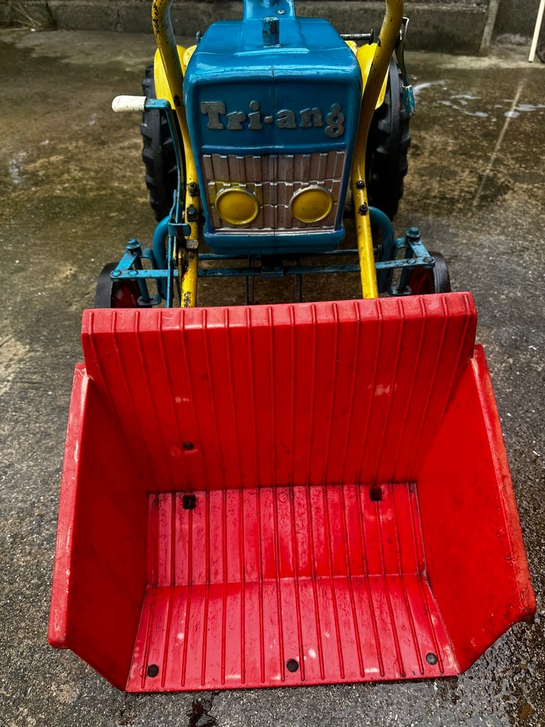 Vintage Tri-ang Tractor Full working order 