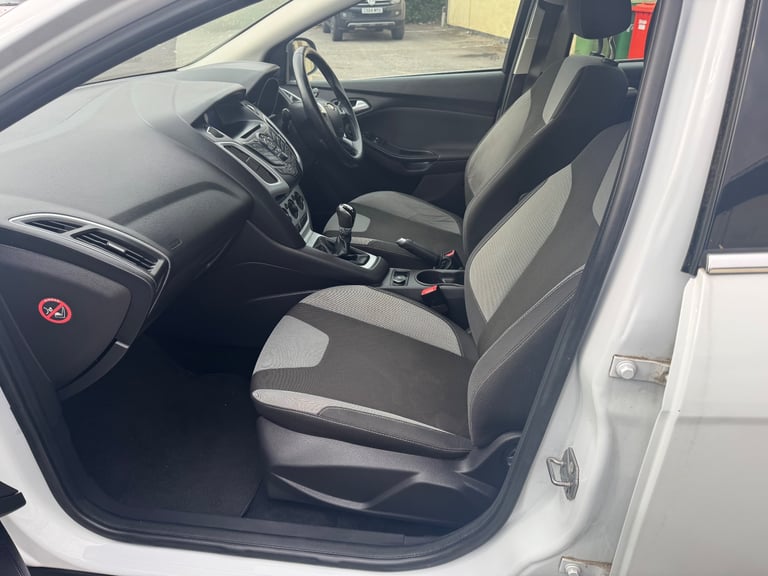 2012 (62) Ford, FOCUS, Zetec Hatchback, Manual, 998 (cc), Petrol 5 doors Low Mileage 