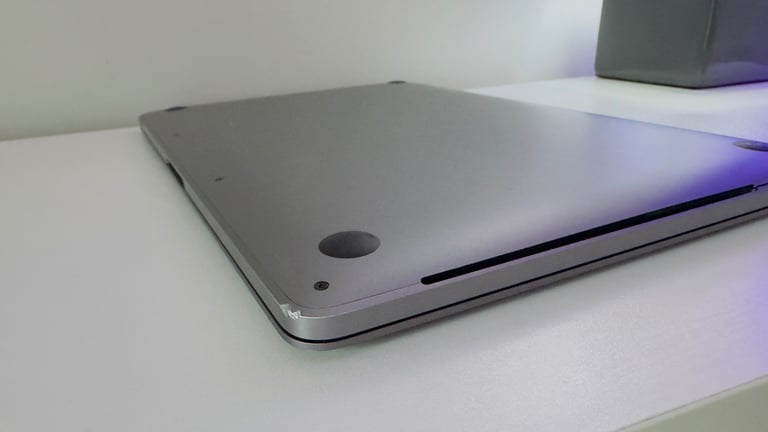 MacBook Pro 13” (2020) – i5 / 16 GB RAM / 1 TB SSD