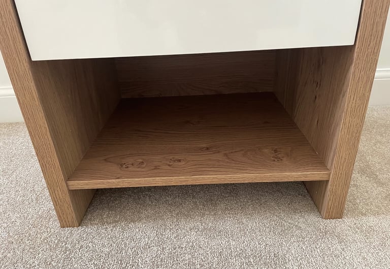 2 Matching Bedside Tables (Brand New)
