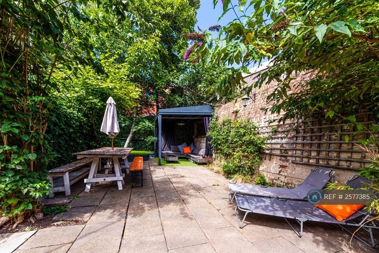 2 bedroom flat in Lancaster Road, London, W11 (2 bed) (#2577385)