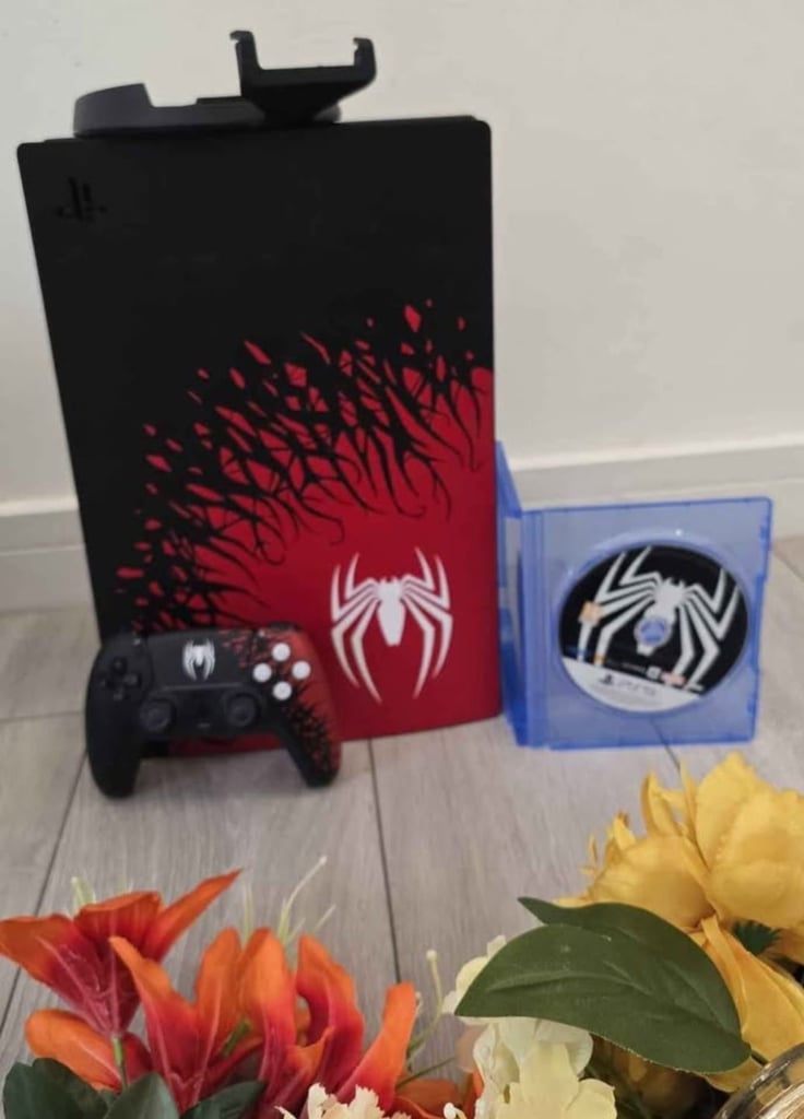 Ps5 disc spiderman with controller 