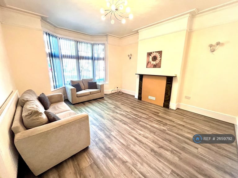 6 bedroom house in Radford Road, Leamington Spa, CV31 (6 bed) (#2659792)