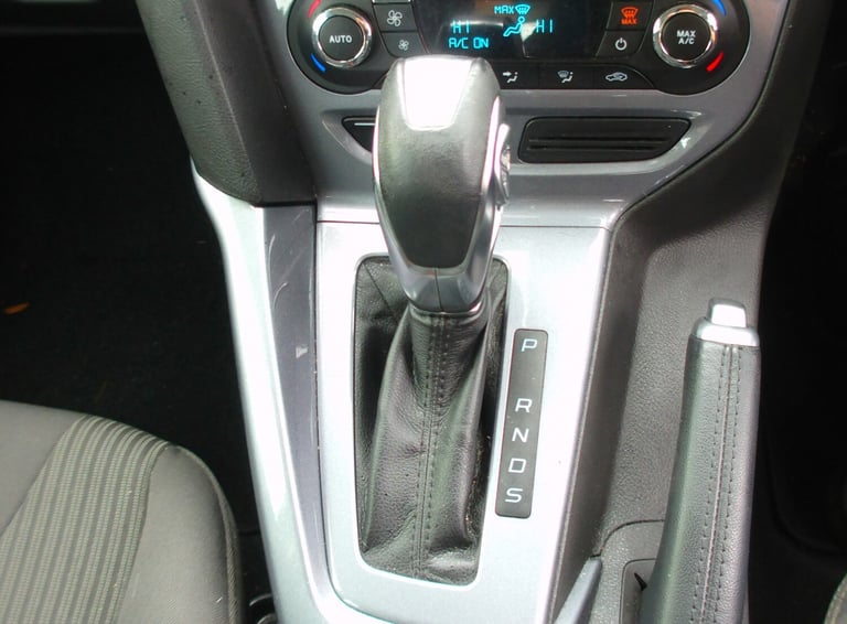 2014 Ford Focus Automatic 1.6 Titanium Navigator Hatchback 5dr Petrol Powershift