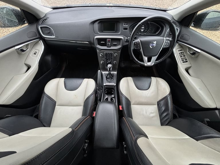 2016 Volvo V40 Cross Country 2.0 D2 Lux Hatchback 5dr Diesel Auto Euro 6 (s/s) (120 ps) Hatchback...