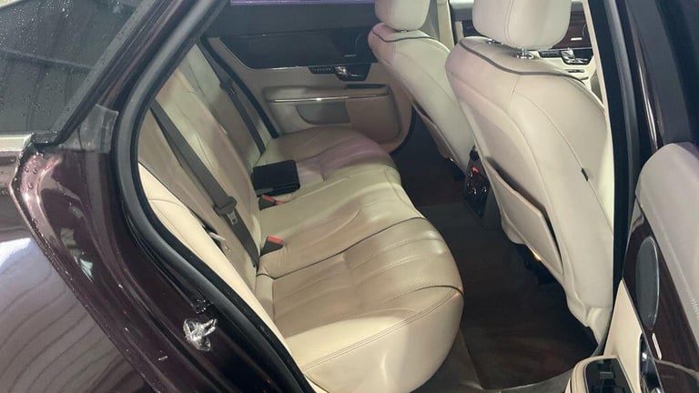 2010 Jaguar XJ 3.0d V6 Portfolio Saloon 4dr Diesel Auto Euro 5 (275 ps) SALOON Diesel Automatic