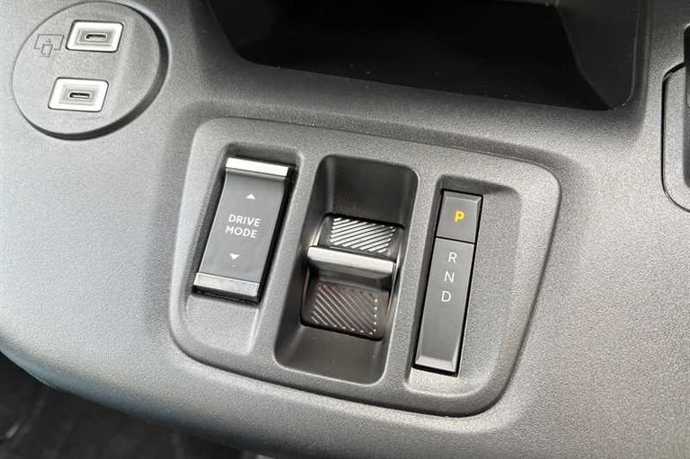 2025 Vauxhall Combo Life Electric 52kWh Design XL MPV 5dr Electric Auto (7.4kW Charger) (136 ps) ...