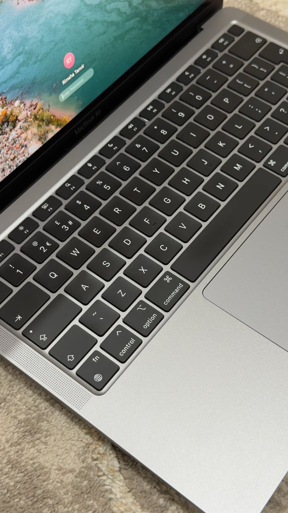 13" Macbook Air (M1) – Excellent Condition