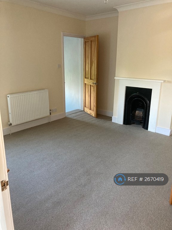 3 bedroom house in West Molesey, West Molesey, KT8 (3 bed) (#2670419)