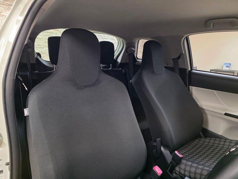 TOYOTA IQ 1.0 VVT-i 2 White Manual Petrol WARRANTY 12 MONTHS MOT