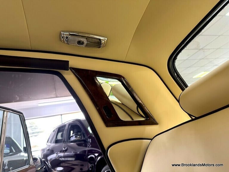 Rolls-Royce Silver Shadow Silver Shadow 6.8 II 4dr [RARE EXAMPLE]