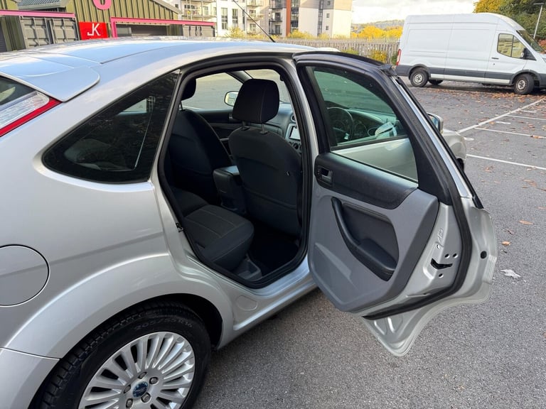 2010 Ford Focus 2.0 Titanium 5dr HATCHBACK PETROL Manual
