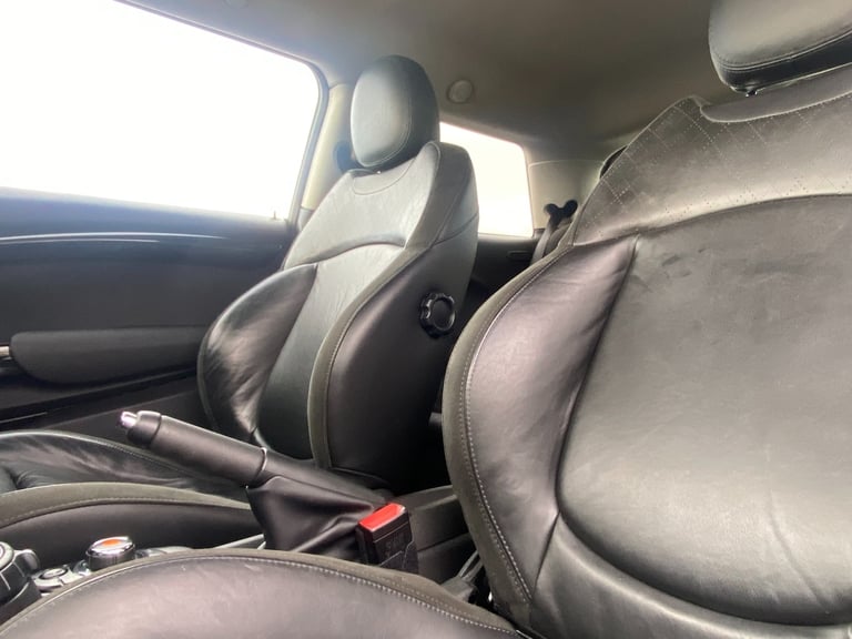 2017 MINI Hatch 2.0 Cooper S 3dr - Sat Nav &amp; Parking Sensors &amp; Chili Pack HATCHBACK Petro...