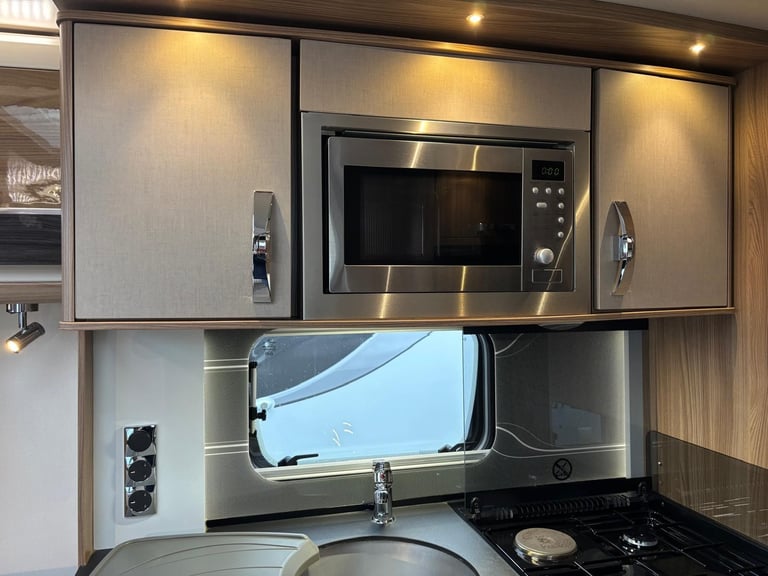 2016 SWIFT CONQUEROR 645, ISLAND BED, TALL FRIDGE, ALDE, SOLAR