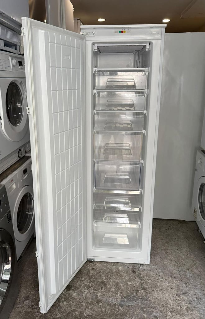 CDA FW881/2 BUILT IN NICE TALL JUST FREEZER WITH WARRANTY  