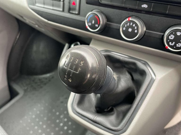 VOLKSWAGEN TRANSPORTER 2.0 TDI T28 Startline FWD LWB Euro 6 (s/s) 5dr 2021