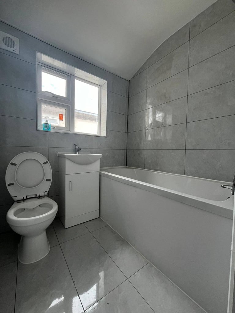 Room to Let  (Females Only)–South Esk Road  E7 8HD,Rent is £600.00 pcm 