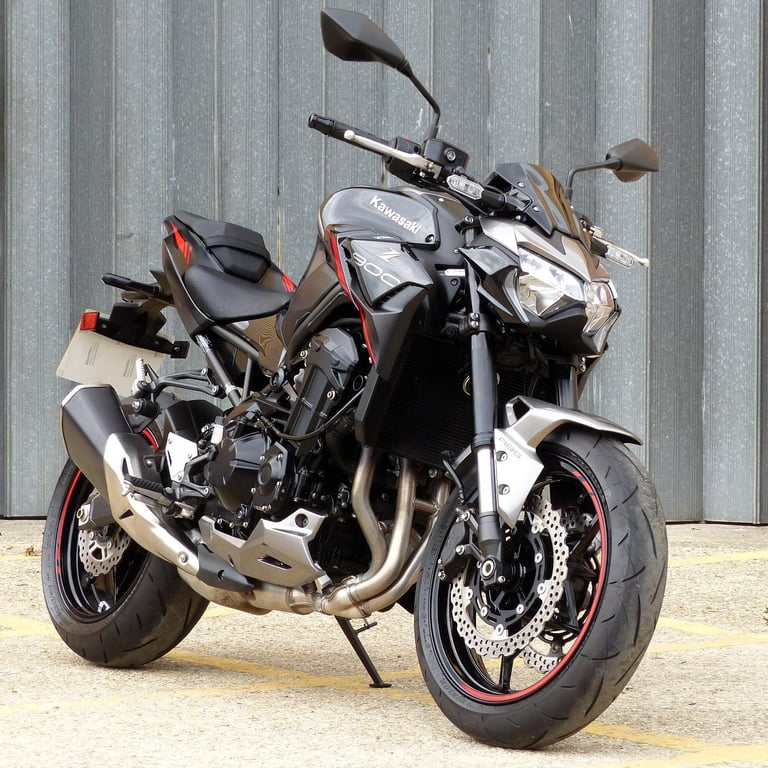 2024 KAWASAKI Z900 FPFNN, STUNNING LOW MILEAGE 1-OWNER MOTORCYCLE.