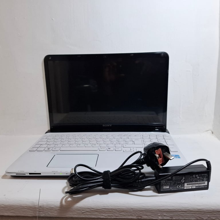Sony Vaio SVE151J13M 15.6 Inc Intel-Core i5 CPU Win 11 Prof. with Activated 2024 Office 356 Laptop.