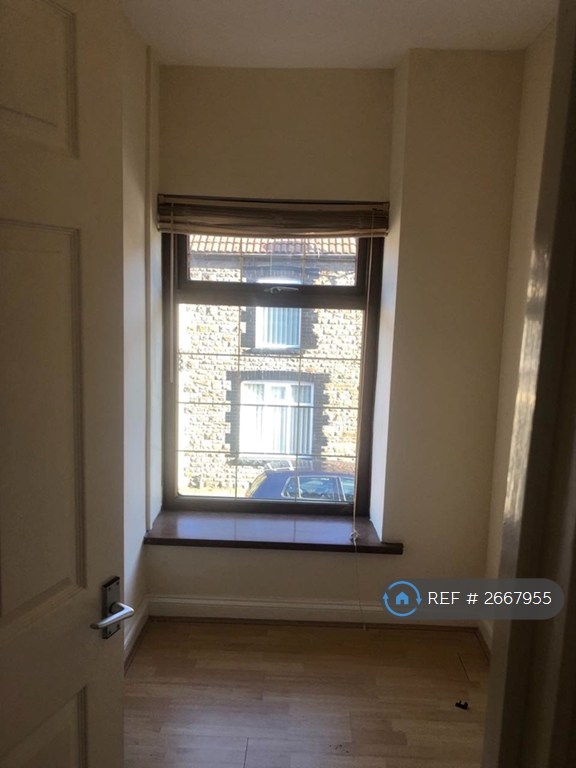 3 bedroom house in Primrose Street, Rhondda, CF40 (3 bed) (#2667955)