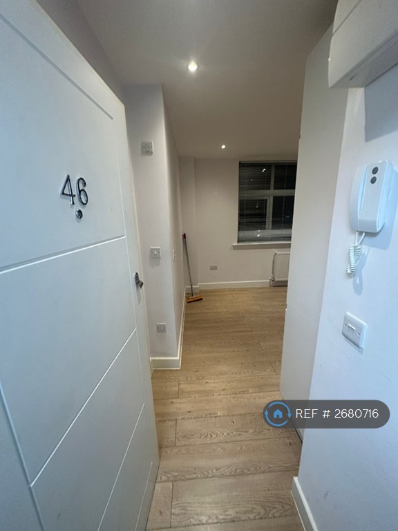 1 bedroom flat in Buckingham Street, Aylesbury, HP20 (1 bed) (#2680716)