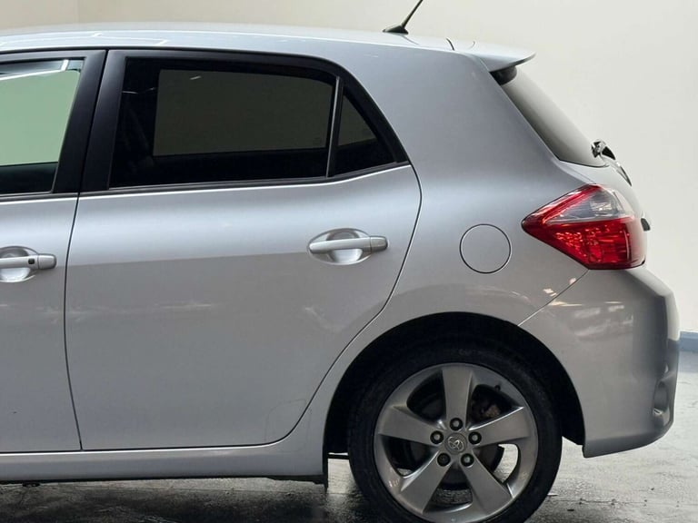 2012 Toyota Auris 1.8 VVT-h T Spirit CVT Euro 5 (s/s) 5dr Hatchback Hybrid Automatic