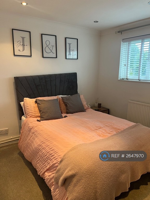 1 bedroom flat in Shepeshalls, Basildon, SS15 (1 bed) (#2647970)