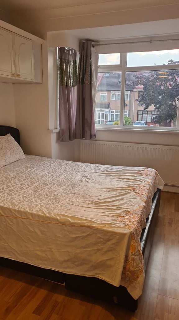 image for Spacious big double room to rent in Mornington Road, Monthly £850, Only working prof. Female