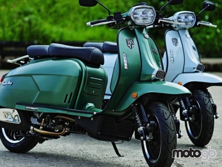 Royal Alloy GP 125cc S Modern Classic Retro Automatic Moped Scooter Liquid Co...