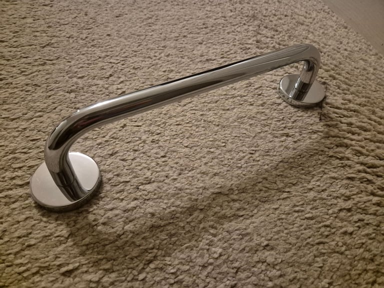 FREE Bathroom Accessories - Mirror, Toilet Roll Holder, Towel Rail