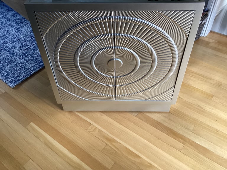 image for Stunning drinks cabinet