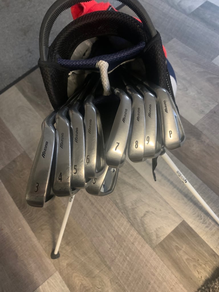Set of Mizuno widec 2 irons, Taylormade bag, woods and putter 