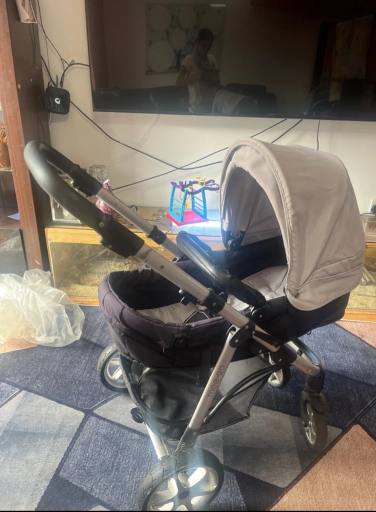 image for Selling a grey mee-go pram