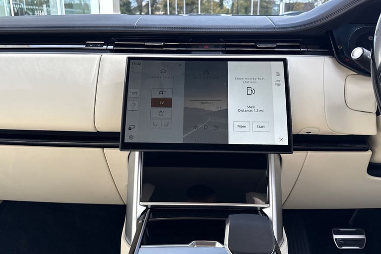 2025 Land Rover Range Rover 3.0 P460e 38.2kWh Autobiography Auto 4WD Euro 6 (s/s) 5dr SUV Automatic