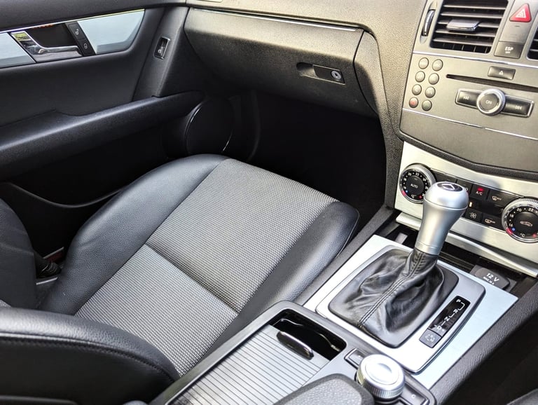 2010 Mercedes-Benz C-Class C180 CGI BlueEFFICIENCY Sport 4dr Auto SALOON Petrol Automatic