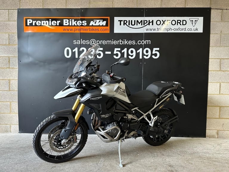 STUNNING ONE OWNER 2023/23 TRIUMPH TIGER 1200 RALLY PRO MOTORCYCLE 