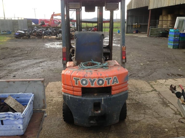 TOYOTA DIESEL 2.5 T FORKLIFT WORKING . CALL FOR DETAILS