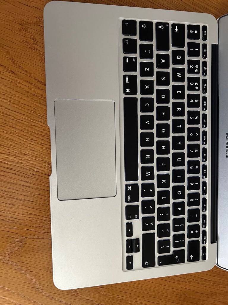 Apple MacBook Air 11.6 ” 1.6GHz 4GB/128GB Intel Core i5 - Immaculate