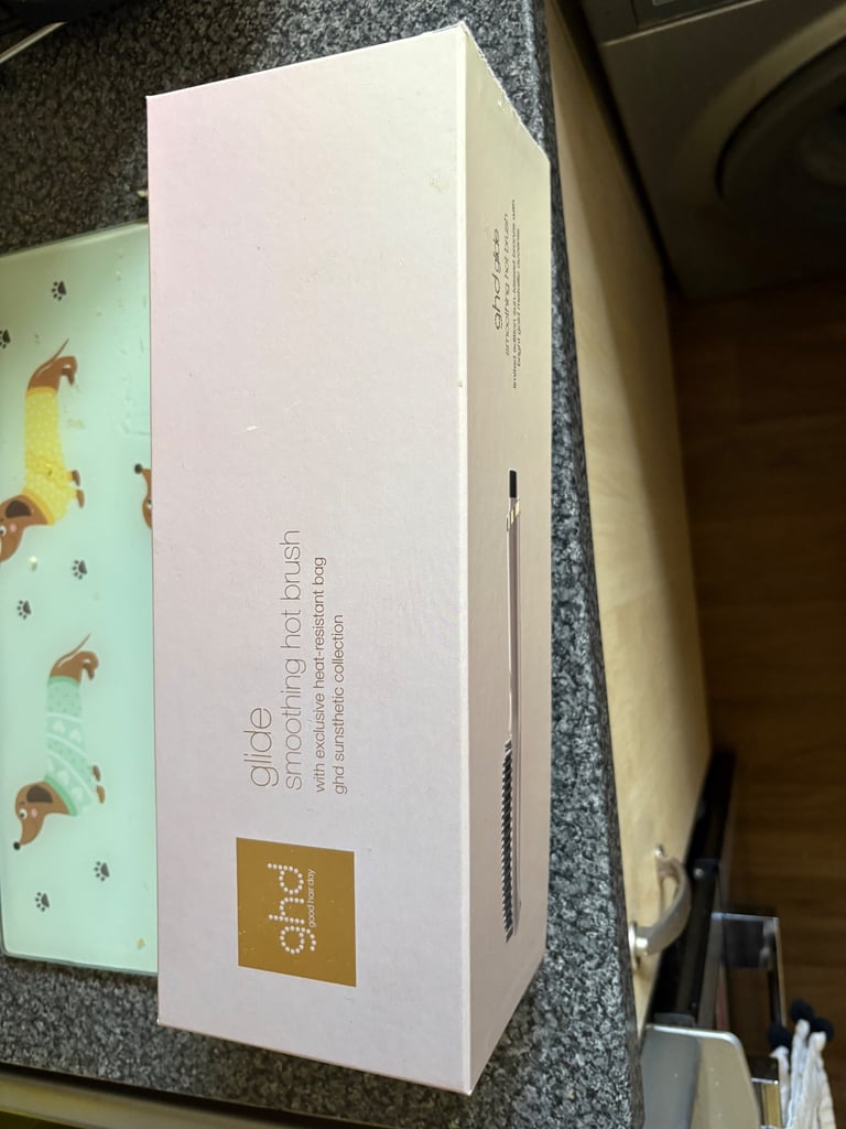 BNIB GHD smoothing hot brush 