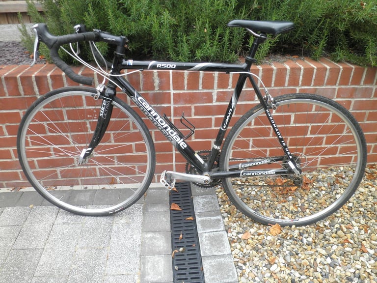 Cannondale R500 racing cycle