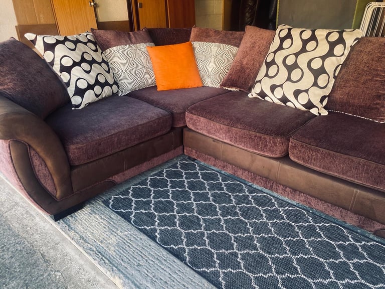 DFS CORNER SOFA VGC - DELIVERY AVAILABLE 