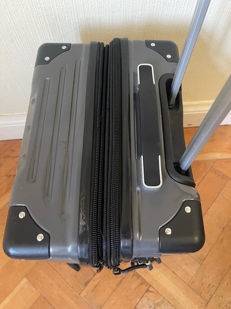 IT Suitcase (slight damage) Hand Luggage 