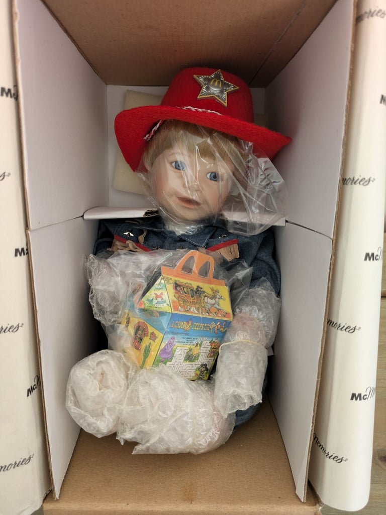 Collection of immaculate porcelein dolls 