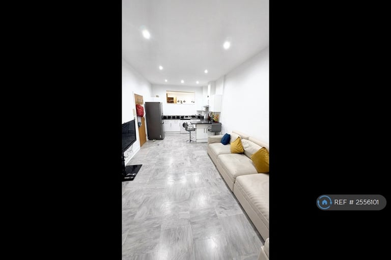 2 bedroom flat in Mcilroys Building, Reading, RG1 (2 bed) (#2556101)
