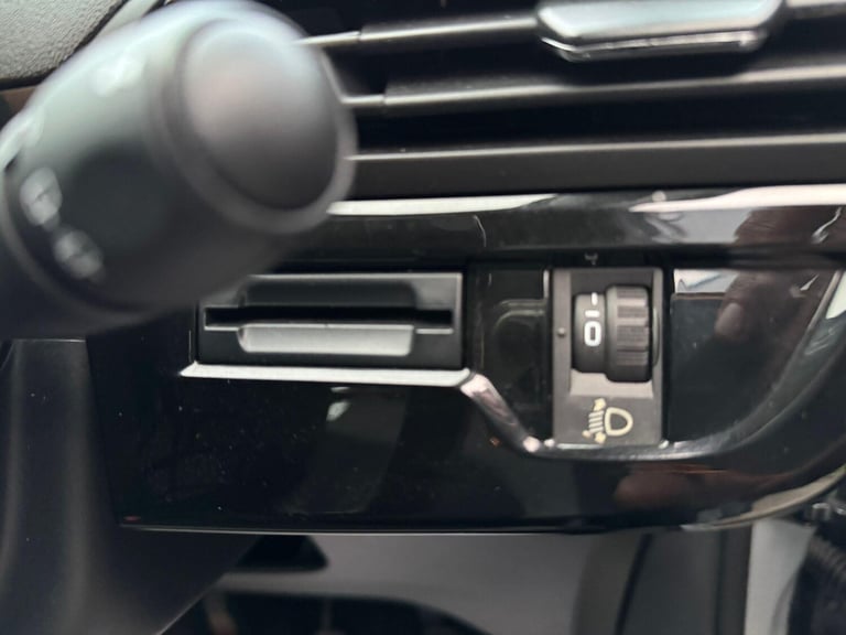 2011 Renault Megane 1.6 16V Dynamique TomTom Euro 5 5dr HATCHBACK Petrol Manual