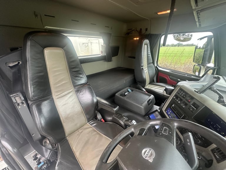 Volvo FM 420 8 X 4 Tridem Sleeper Cabin Alloy Body Tipper