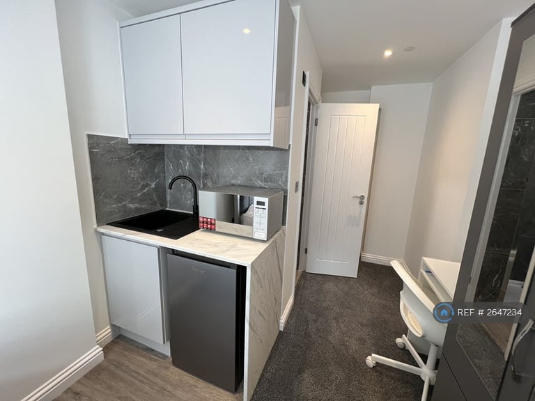 1 bedroom in Walshs Manor, Stantonbury, Milton Keynes, MK14 (#2647234)